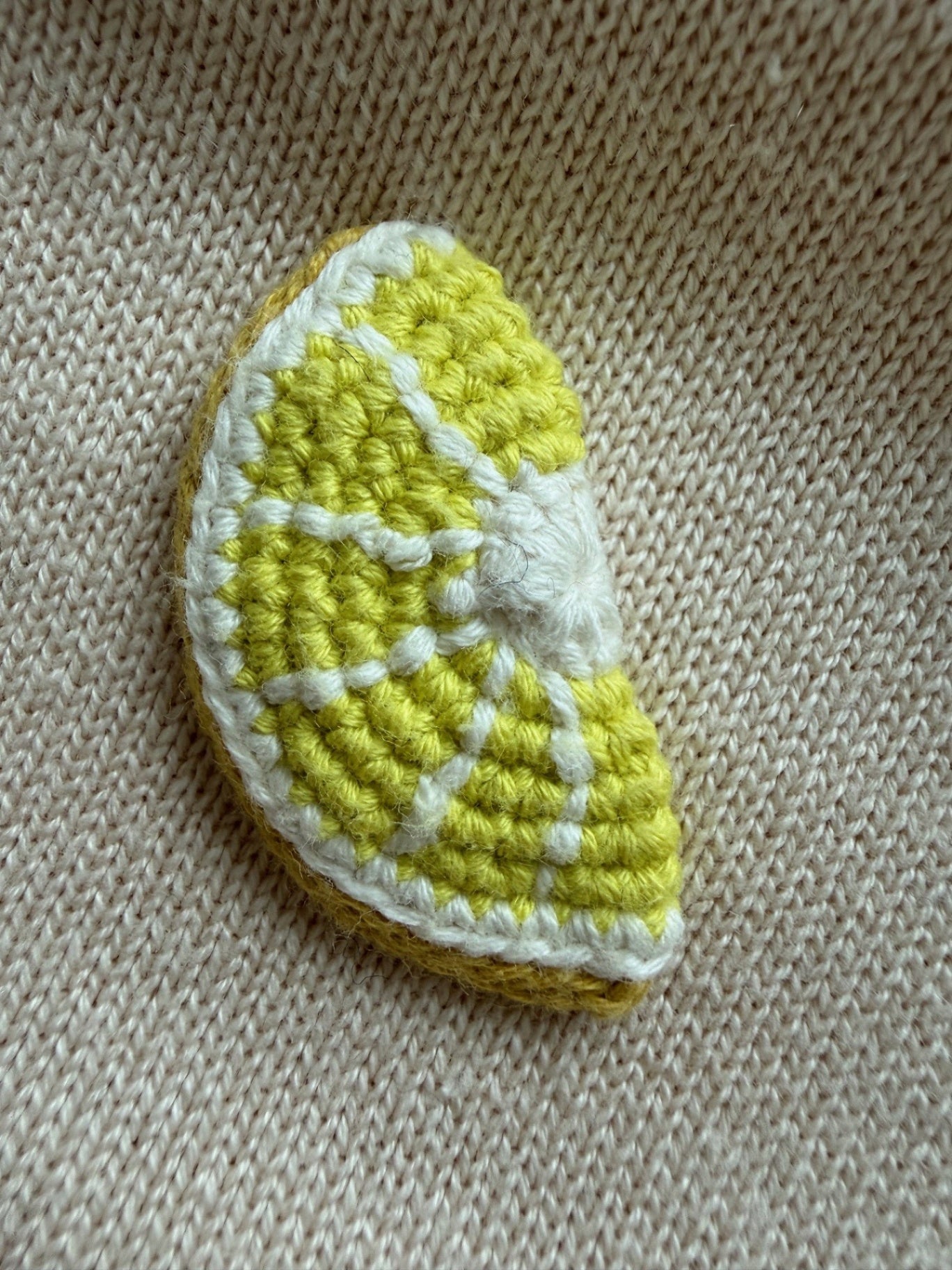 PS PAUL SMITH | Strickpullover mit Häkel-Früchte-Applikationen | Gr. L | Cremeweiß
