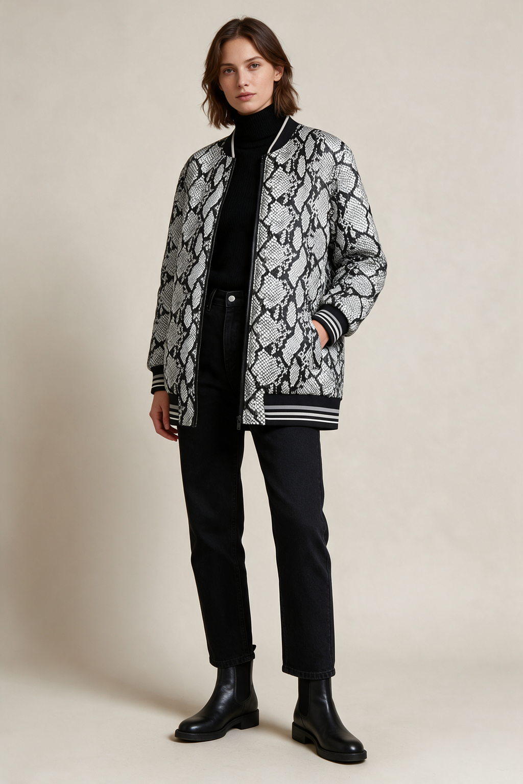 Escada Sport Bomberjacke Python-Design, Gr. 36
