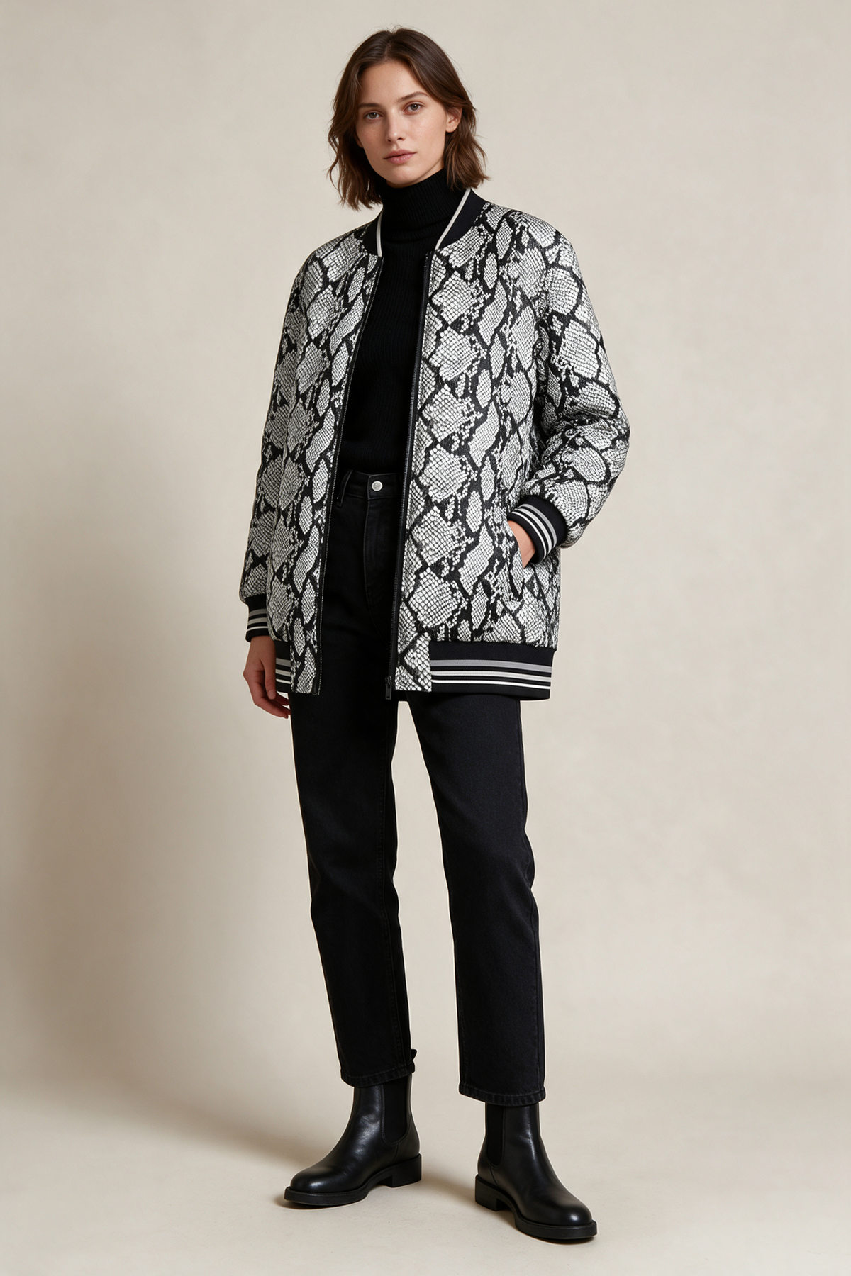 Escada Sport Bomberjacke Python-Design, Gr. 36