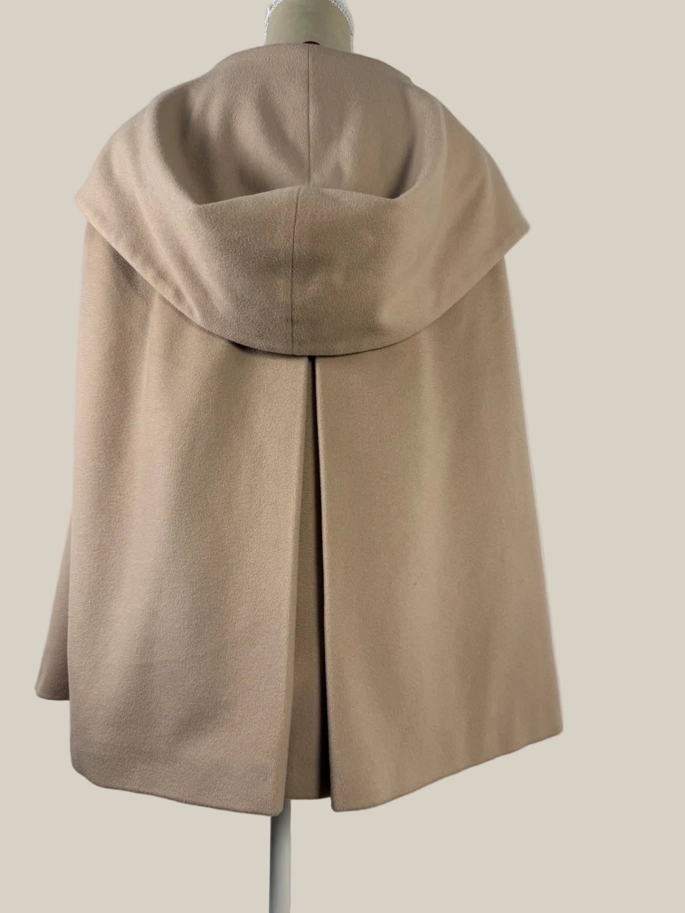 | Mantel | 3 |Beige