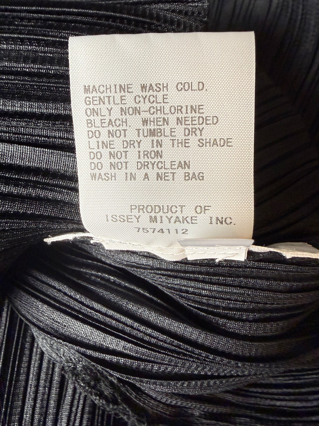 Pleats Please Issey Miyake Kleid schwarz Plissee Second Hand Gr. 5 neuwertig top Zustand