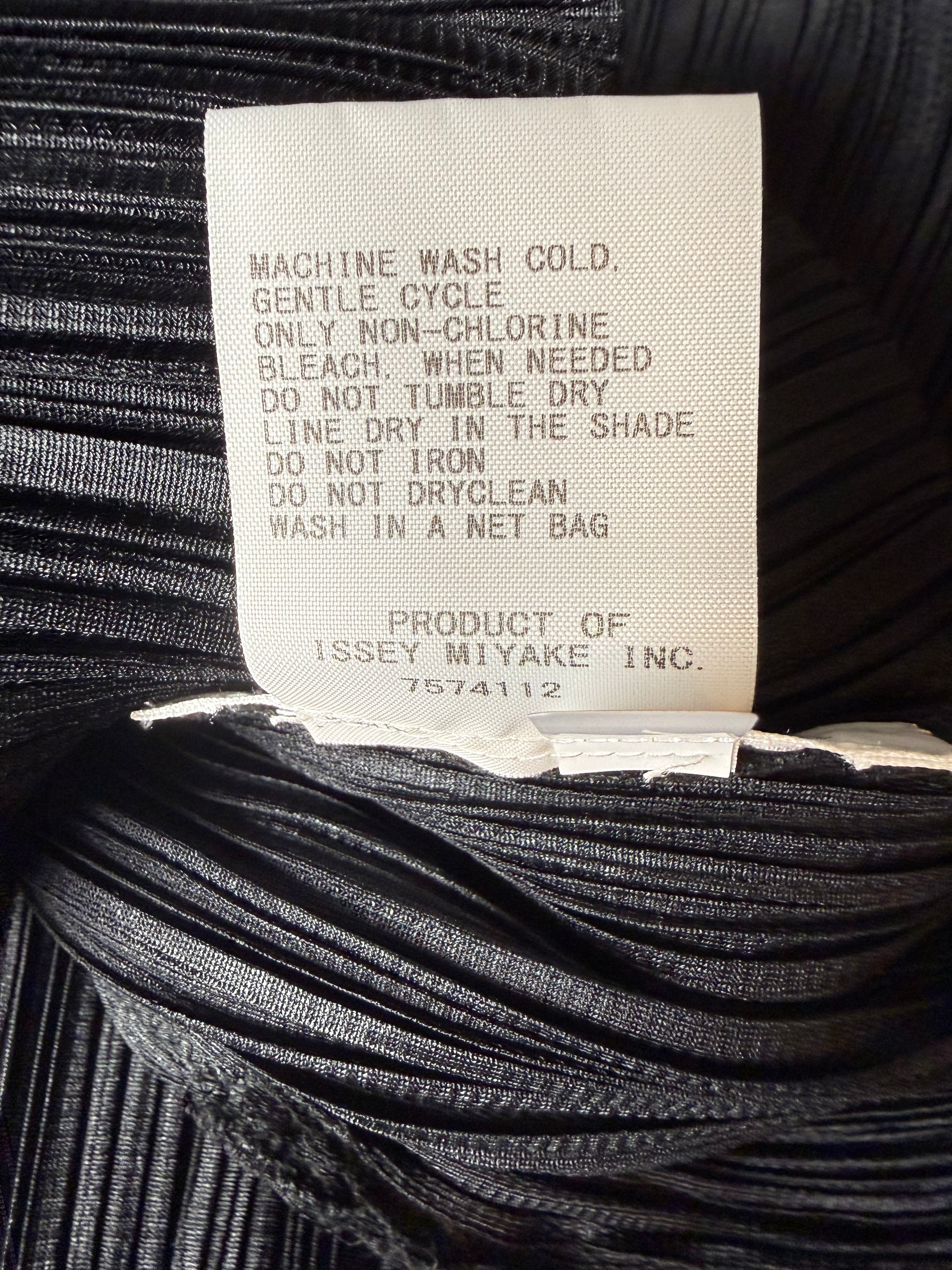 Pleats Please Issey Miyake Kleid schwarz Plissee Second Hand Gr. 5 neuwertig top Zustand