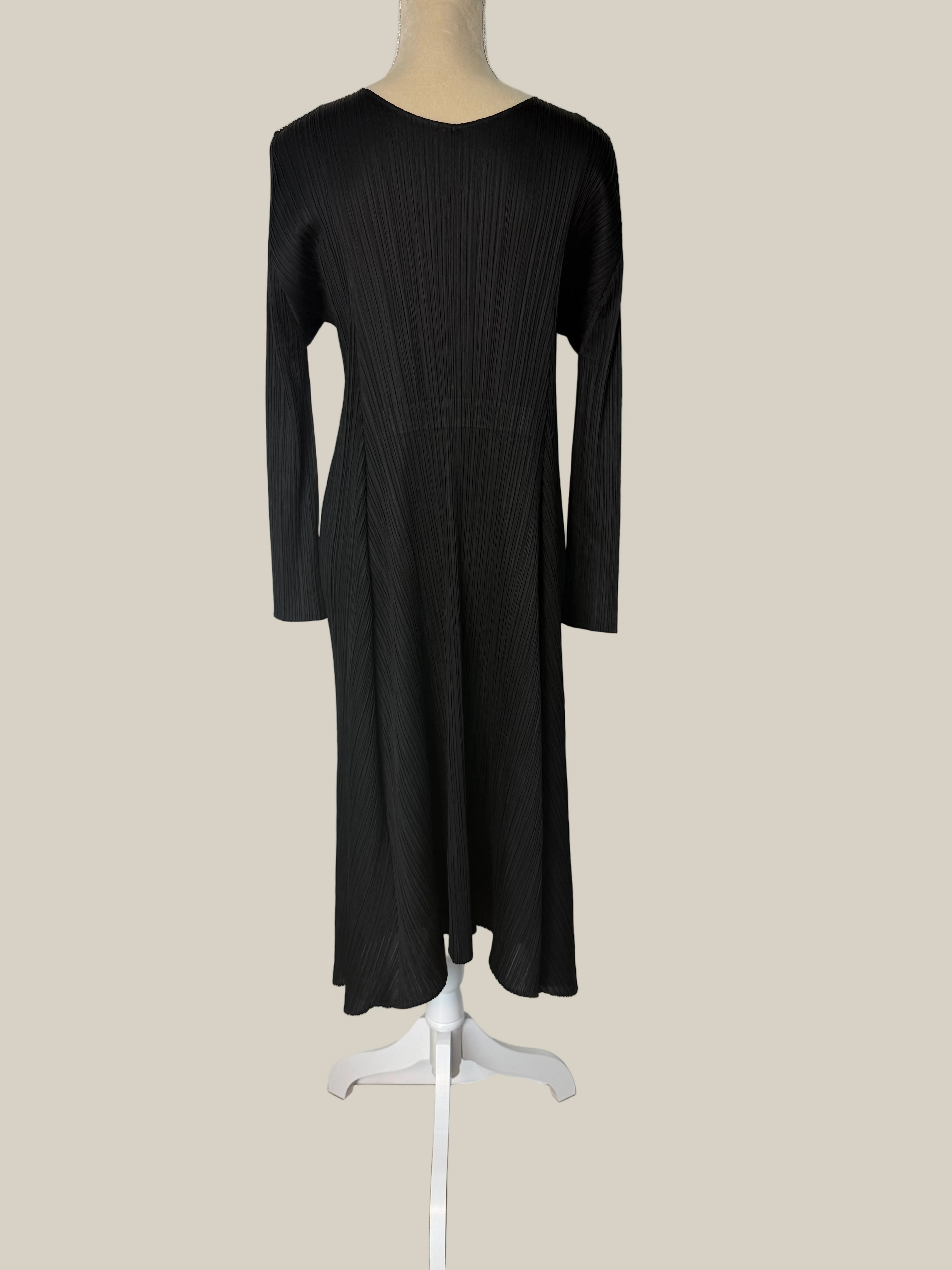 Pleats Please Issey Miyake Kleid Plissee schwarz Gr. 5 top Zustand neuwertig Second Hand