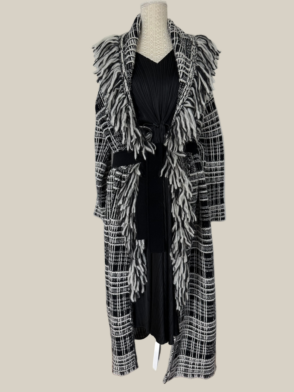 Pleats Please Issey Miyake Kleid Plissee schwarz Gr. 5 top Zustand neuwertig mit Mantel von Dorothee Schumacher