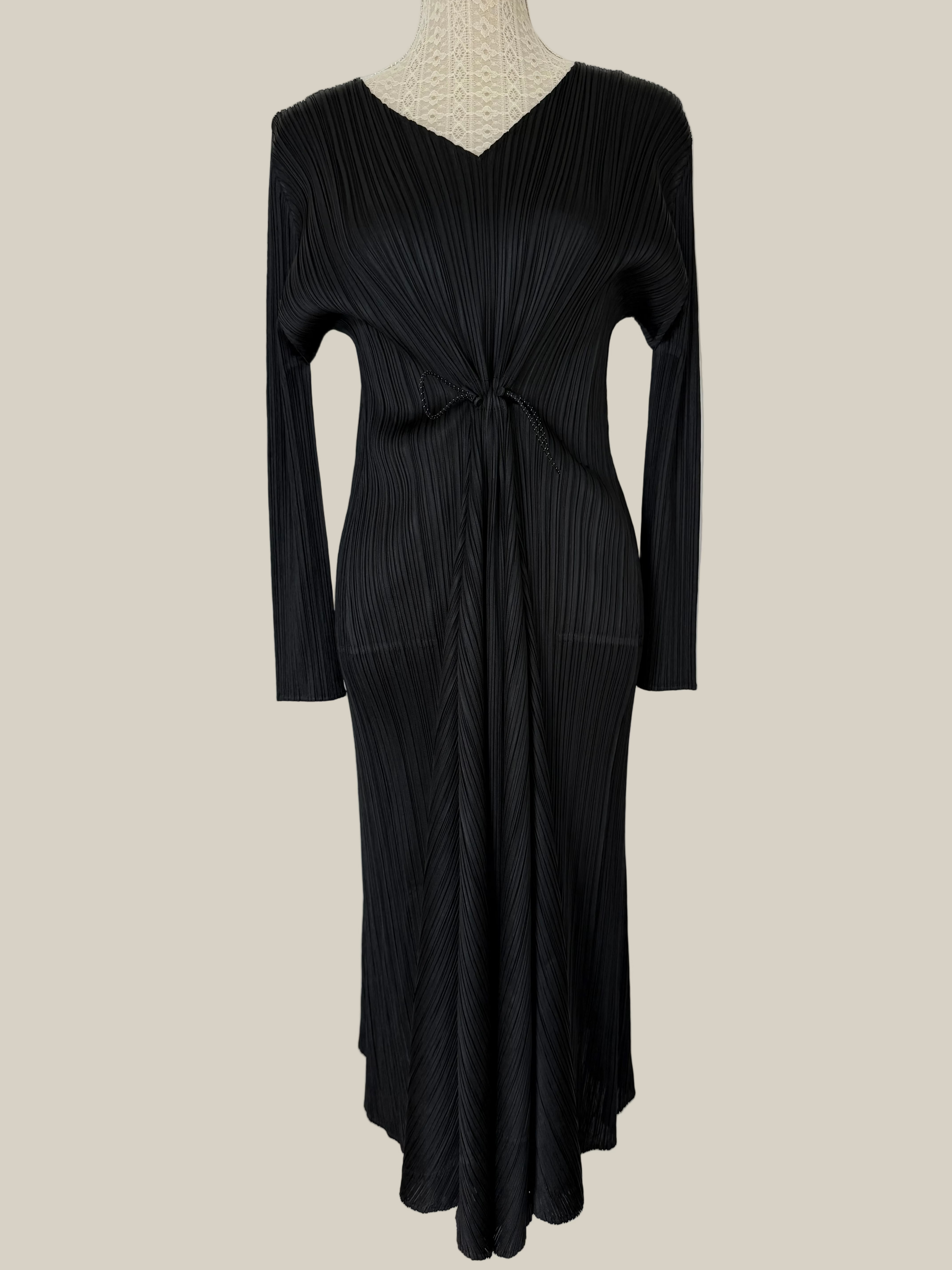 Issey Miyake Pleats Please Kleid Plissee schwarz Gr. 5 Second Hand top-zustand neuwertig
